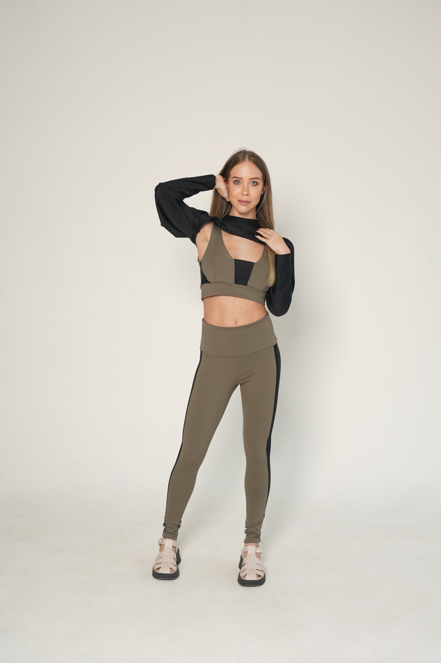 SHOULDER + TOP + LEGGIN / GRIS VERDOSO Y NEGRO